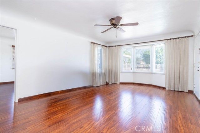 6909 Peach Avenue, Van Nuys (los Angeles), CA 91406