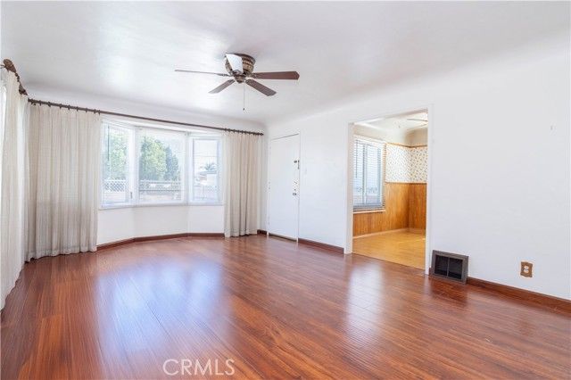 6909 Peach Avenue, Van Nuys (los Angeles), CA 91406