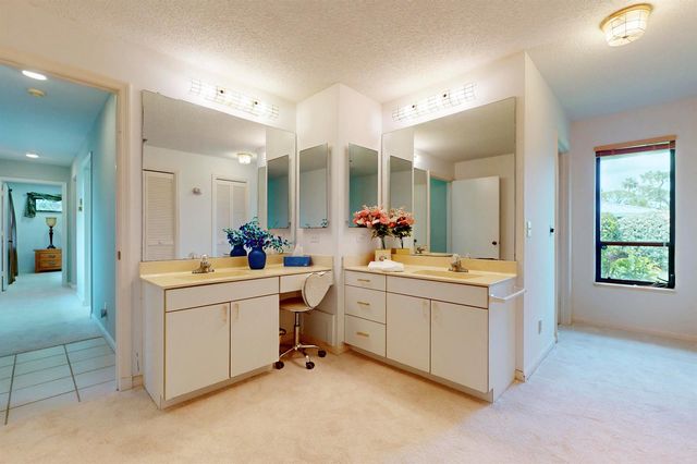 1543 SW Troon Circle, Palm City, FL 34990