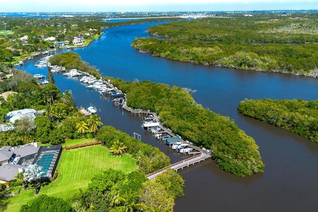 1543 SW Troon Circle, Palm City, FL 34990