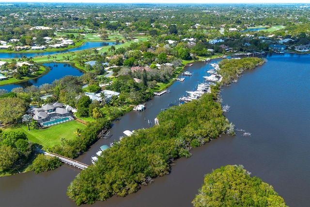1543 SW Troon Circle, Palm City, FL 34990
