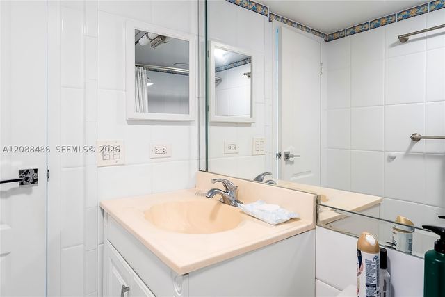 250 174th ST 1704, Sunny Isles Beach, FL 33160
