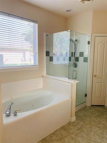 2516 Brittany Lakes Drive, League City, TX 77573