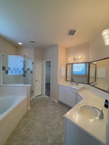 2516 Brittany Lakes Drive, League City, TX 77573