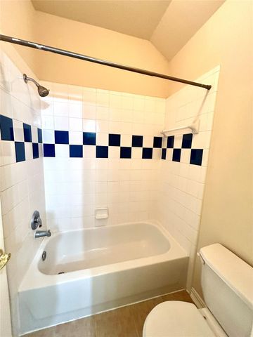 2516 Brittany Lakes Drive, League City, TX 77573