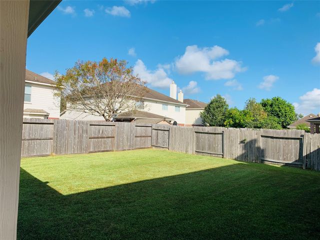2516 Brittany Lakes Drive, League City, TX 77573