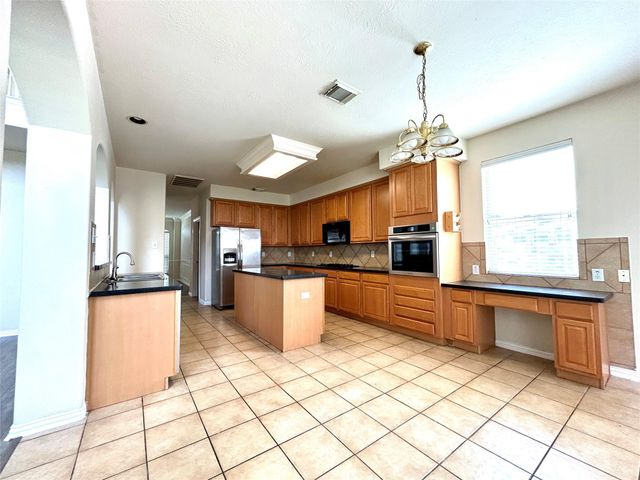 2516 Brittany Lakes Drive, League City, TX 77573