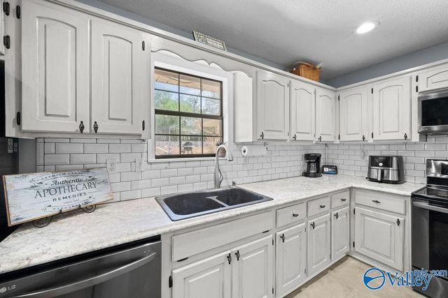 502 Lee Drive, Rainbow City, AL 35906