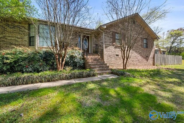 502 Lee Drive, Rainbow City, AL 35906
