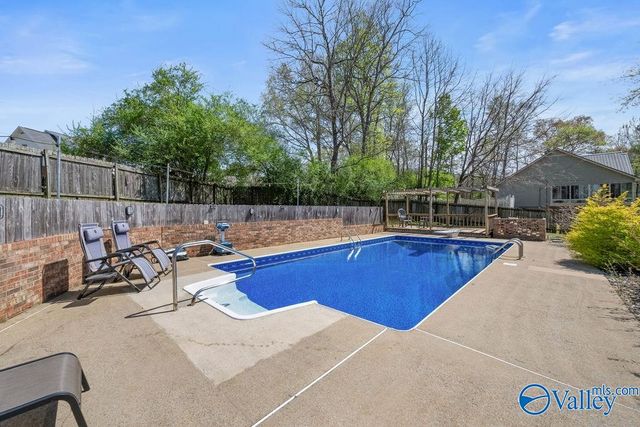 502 Lee Drive, Rainbow City, AL 35906