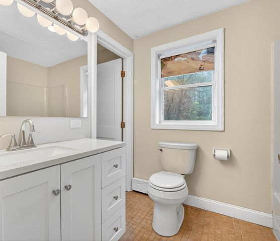 6 Homestead Drive, Derry, NH 03038