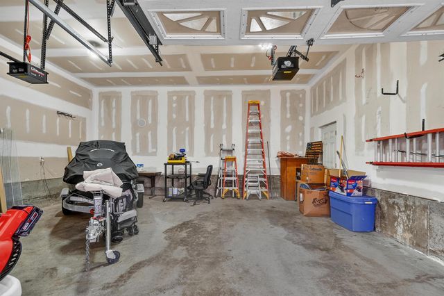 6 Homestead Drive, Derry, NH 03038