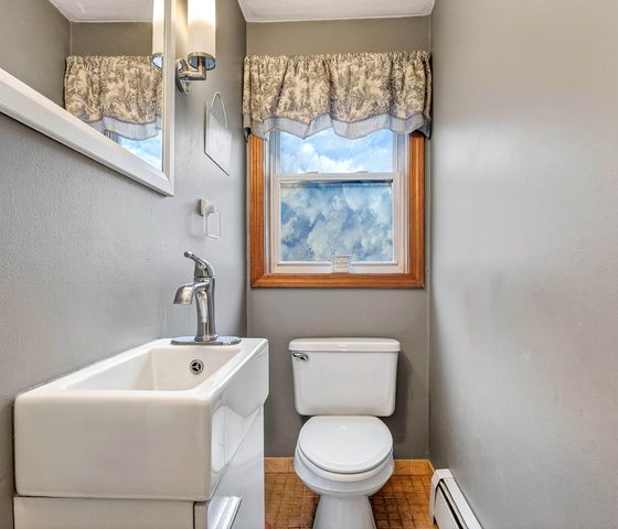 6 Homestead Drive, Derry, NH 03038