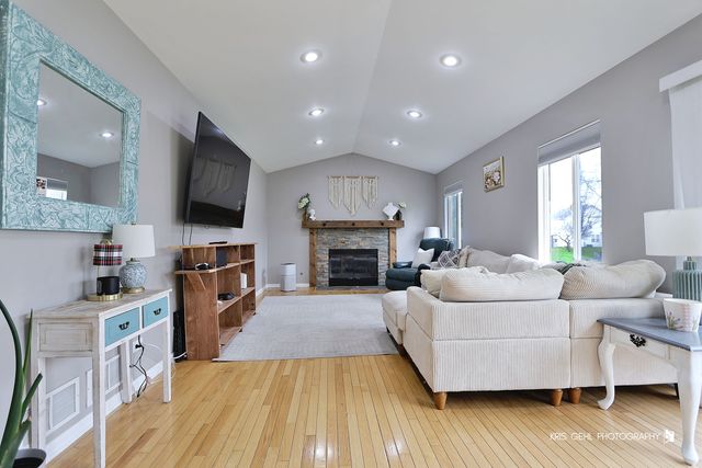 1407 S Janice Lane, Round Lake, IL 60073