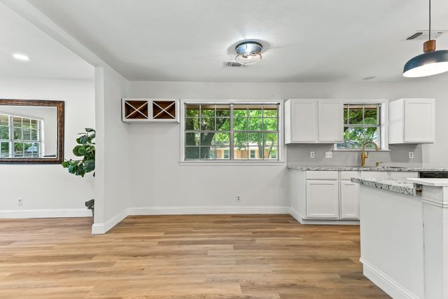 1302 Red Oak Street, Ennis, TX 75119