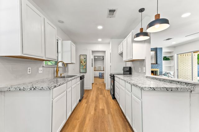 1302 Red Oak Street, Ennis, TX 75119