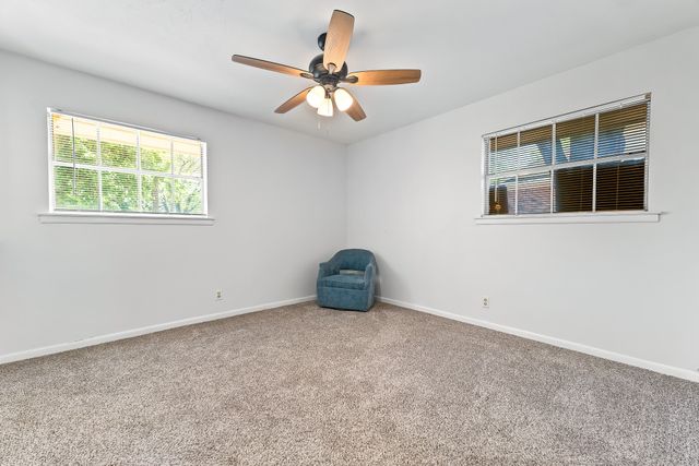 1302 Red Oak Street, Ennis, TX 75119