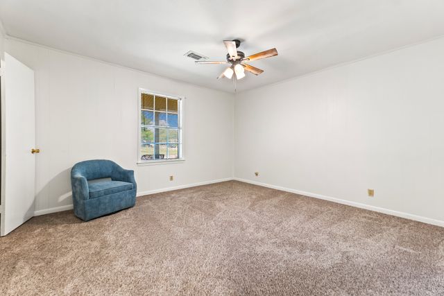 1302 Red Oak Street, Ennis, TX 75119