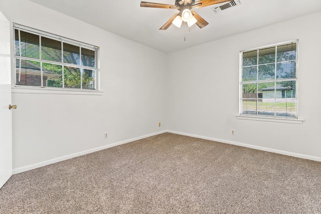 1302 Red Oak Street, Ennis, TX 75119