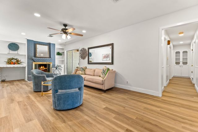 1302 Red Oak Street, Ennis, TX 75119