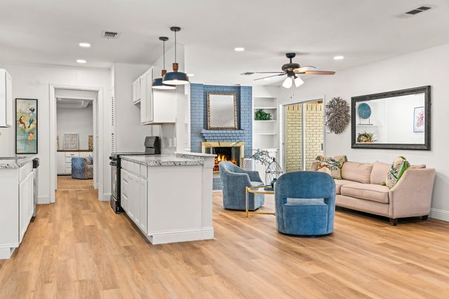 1302 Red Oak Street, Ennis, TX 75119