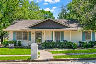1302 Red Oak Street, Ennis, TX 75119