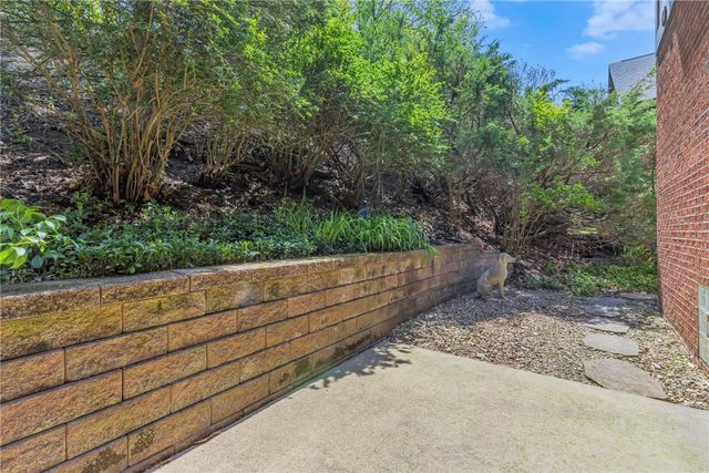 404 Rockledge Dr, Aleppo, PA 15143