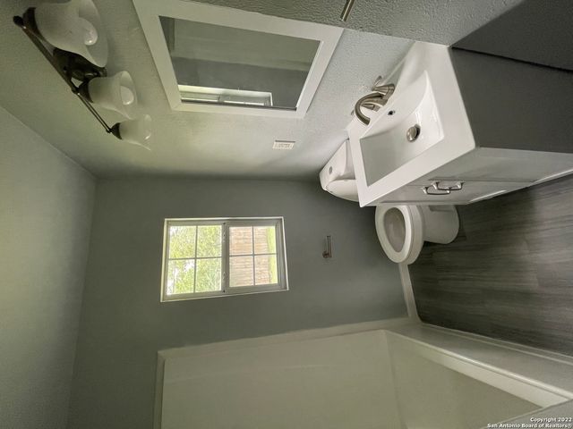 258 CRESHAM DR, San Antonio, TX 78218