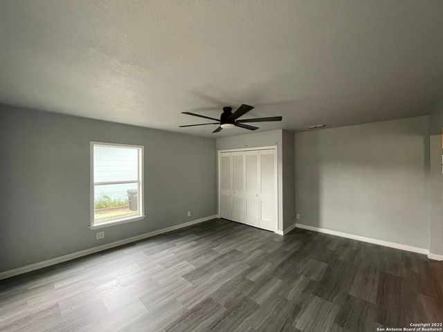 258 CRESHAM DR, San Antonio, TX 78218