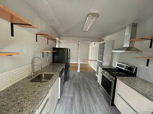 258 CRESHAM DR, San Antonio, TX 78218