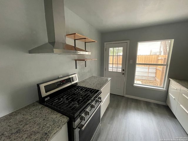 258 CRESHAM DR, San Antonio, TX 78218