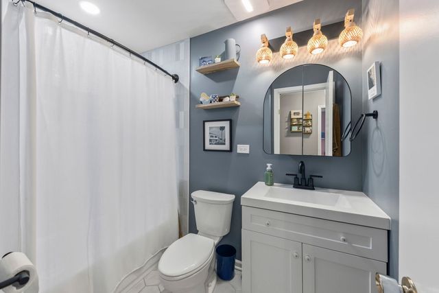 6065 Chase Avenue, Downers Grove, IL 60516