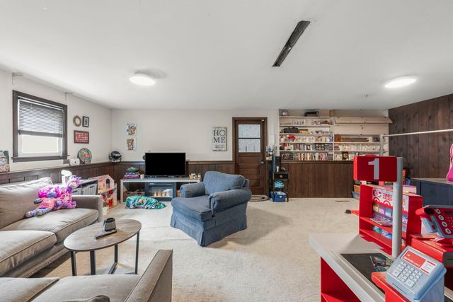 6065 Chase Avenue, Downers Grove, IL 60516