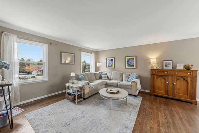 6065 Chase Avenue, Downers Grove, IL 60516