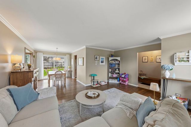 6065 Chase Avenue, Downers Grove, IL 60516