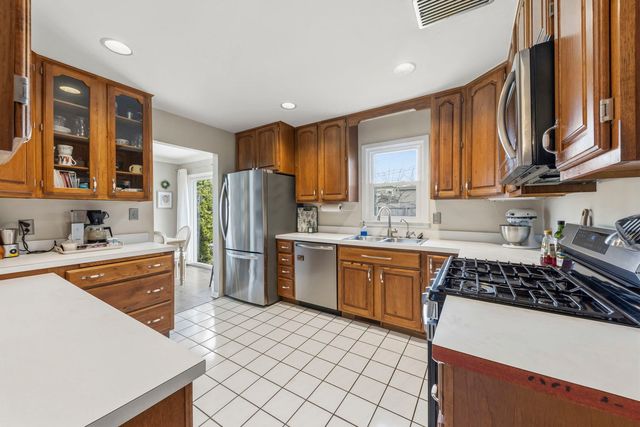 6065 Chase Avenue, Downers Grove, IL 60516