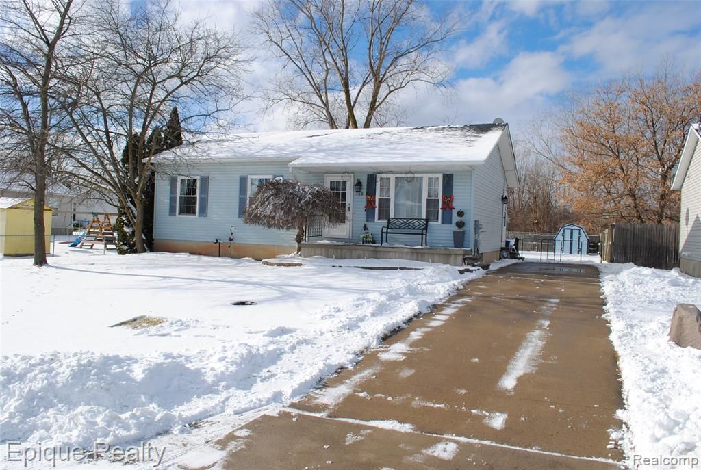 750 Applegate Drive, Marysville, MI 48040