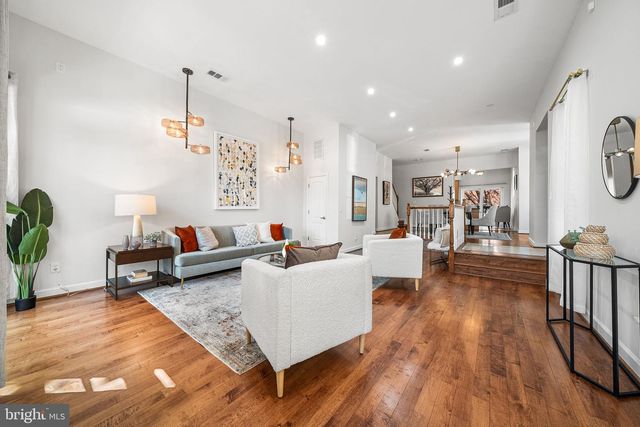 656 9TH ST NE, Washington, DC 20002