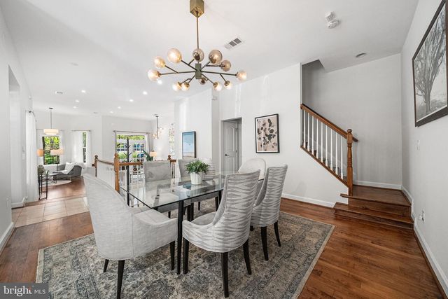656 9TH ST NE, Washington, DC 20002