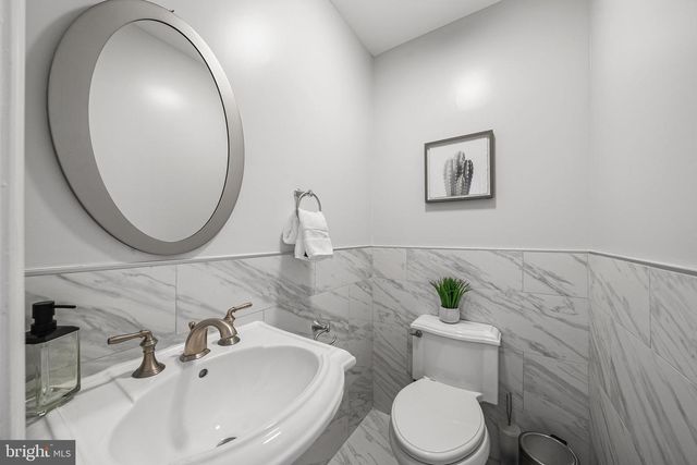 656 9TH ST NE, Washington, DC 20002