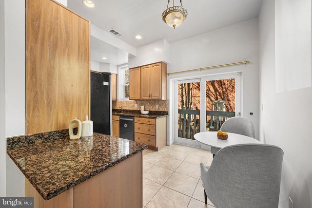 656 9TH ST NE, Washington, DC 20002
