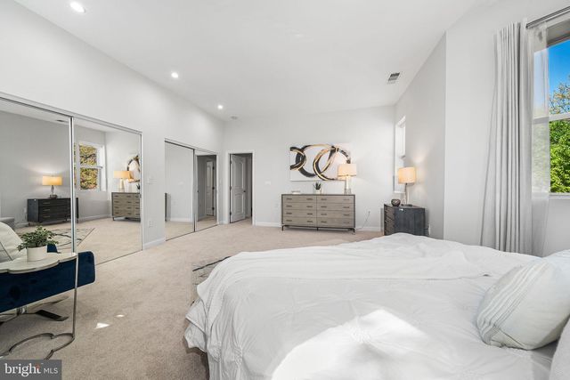 656 9TH ST NE, Washington, DC 20002