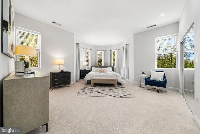 656 9TH ST NE, Washington, DC 20002