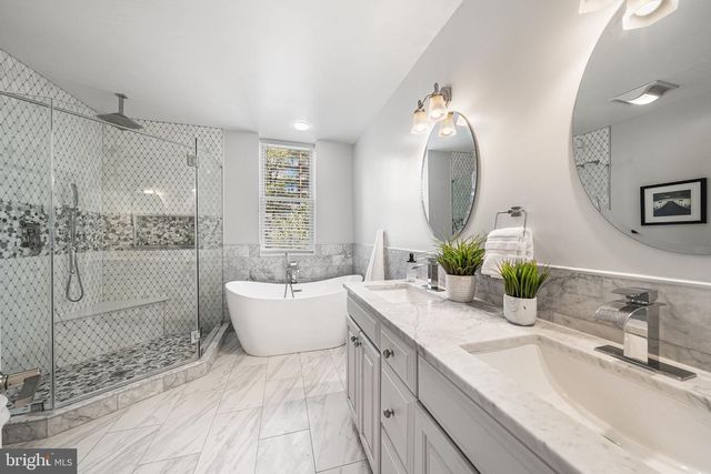 656 9TH ST NE, Washington, DC 20002