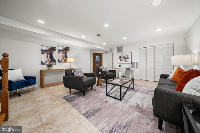 656 9TH ST NE, Washington, DC 20002