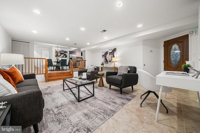 656 9TH ST NE, Washington, DC 20002