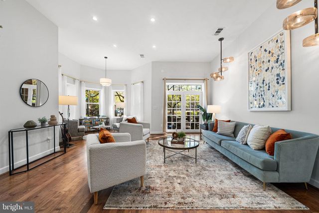 656 9TH ST NE, Washington, DC 20002
