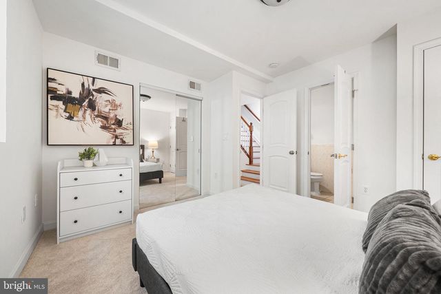 656 9TH ST NE, Washington, DC 20002