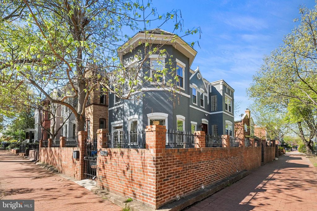 656 9TH ST NE, Washington, DC 20002