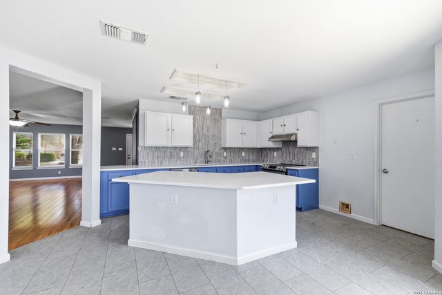 6318 Regency Wood, San Antonio, TX 78249